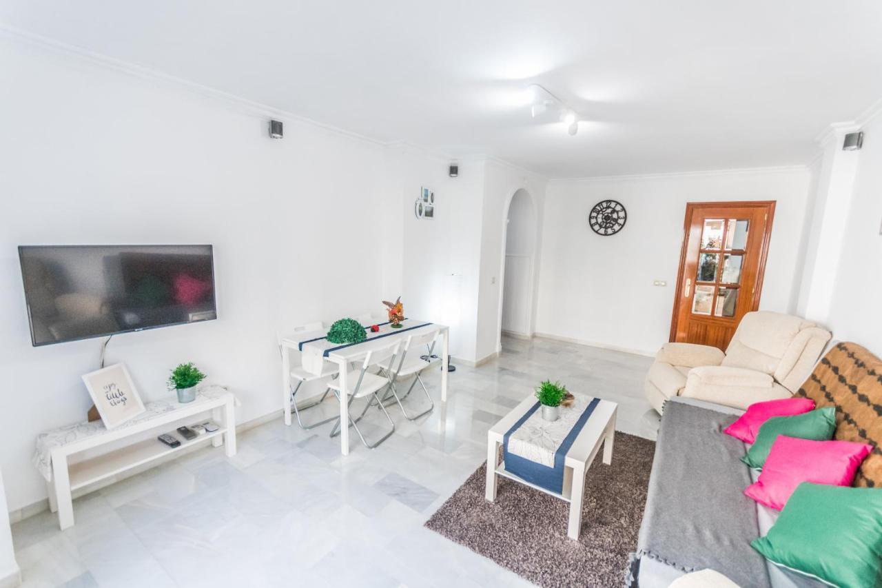 Apartamento Cubo's Apartamento Origen del Sur&Free Parking Málaga Exterior foto
